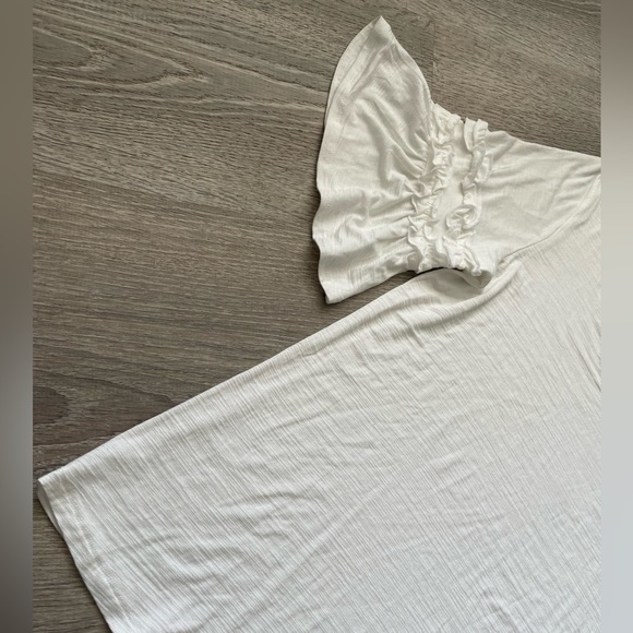 Femme by tresics Small White Ruffle Bell Sleeve Women’s Blouse NWT - Picture 2 of 4